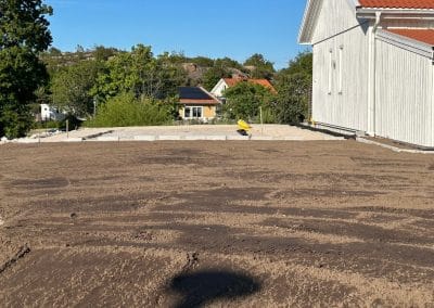 Jämnar till mark på tomt i Hamburgsund