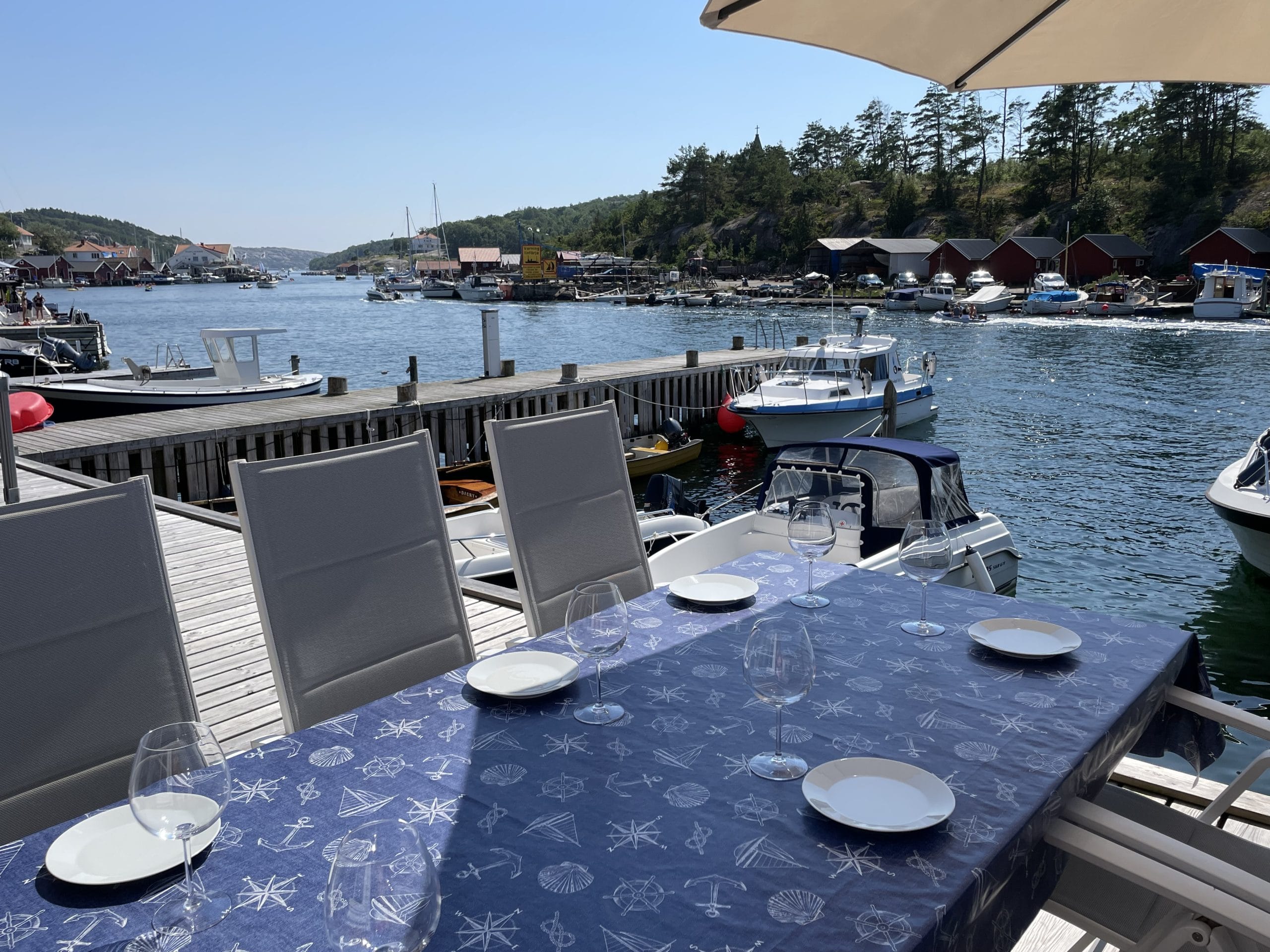 Matplats intill hamnen i Hamburgsund
